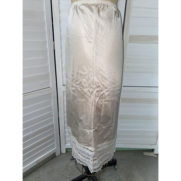 Vintage Nude Half Skirt Nylon Slip 28” Long Nylon Lace Trim Sz Small - Picture 4 of 6